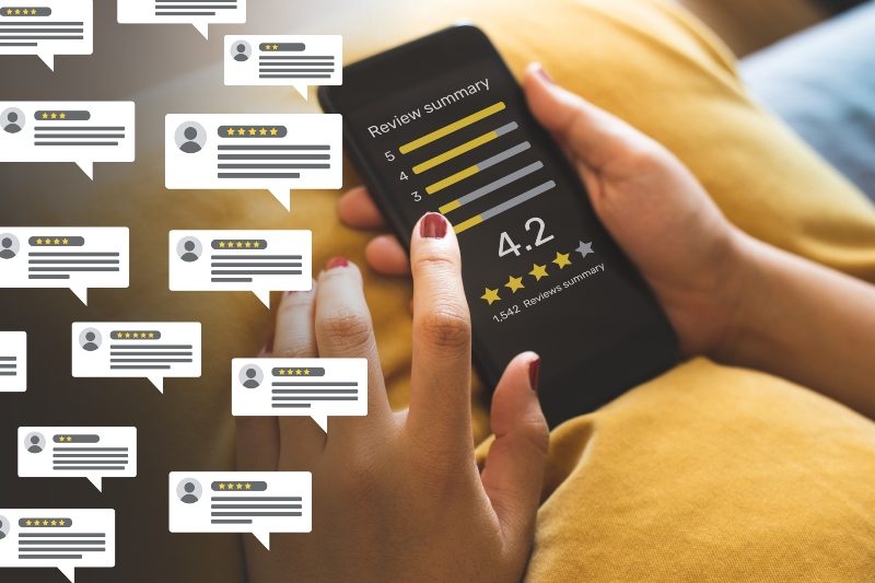 Consumer reviews concepts with bubble people review comments and smartphone. rating or feedback for evaluate.innovation lifestyle